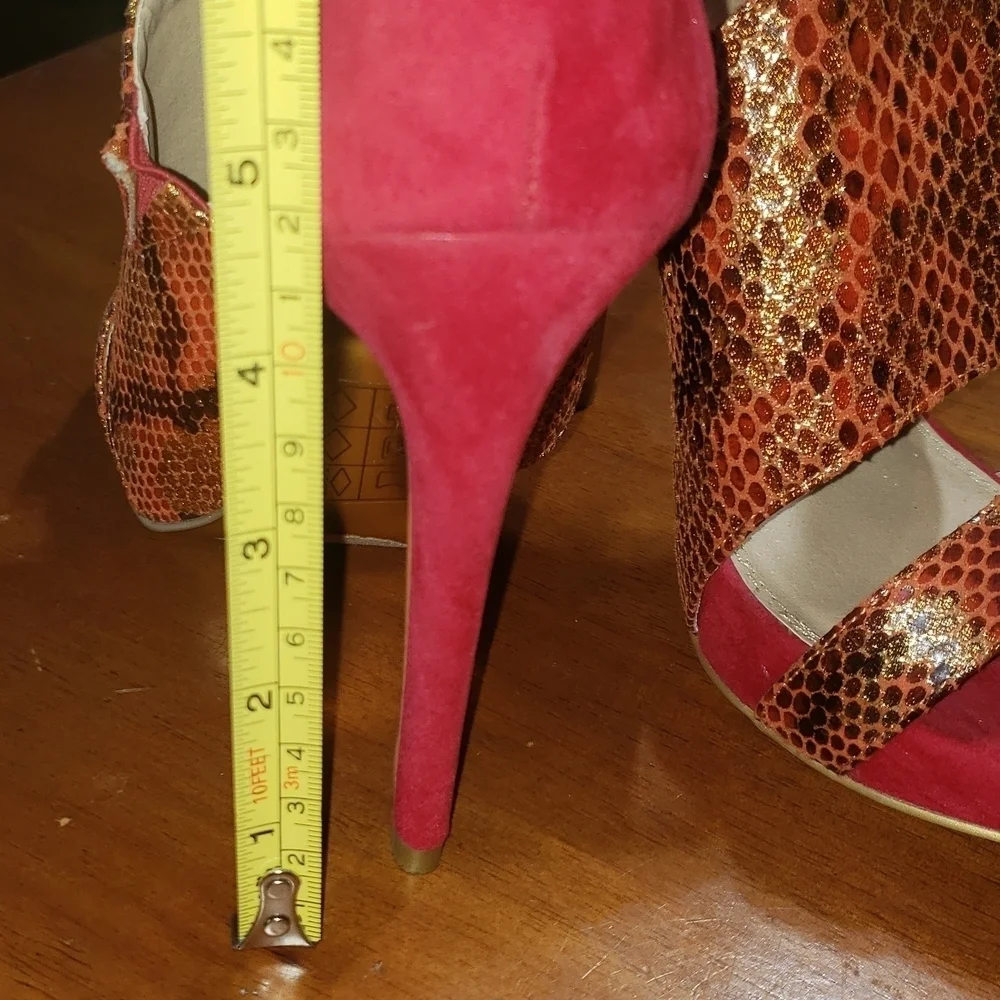 BEBE RED STATEMENT HEELS SIZE 6